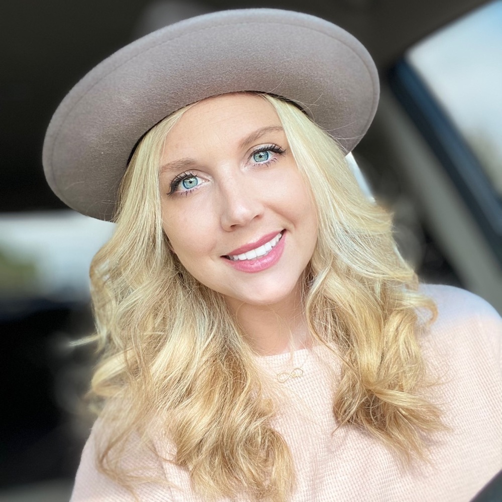 Meet your Posher, Corie